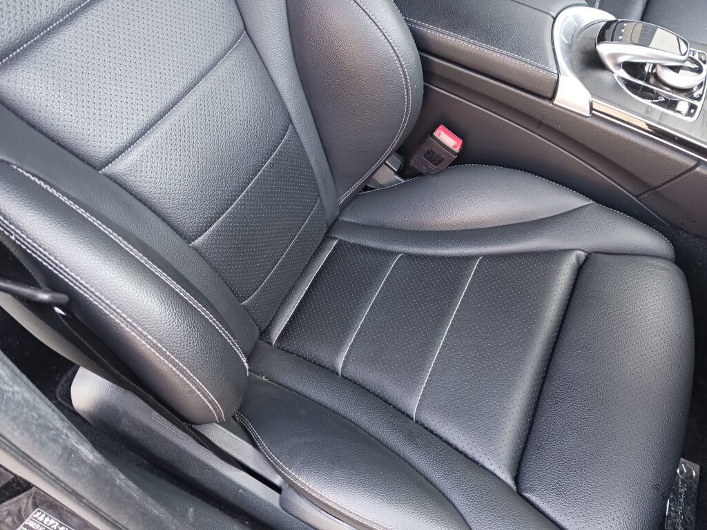 ベンツシート裂け