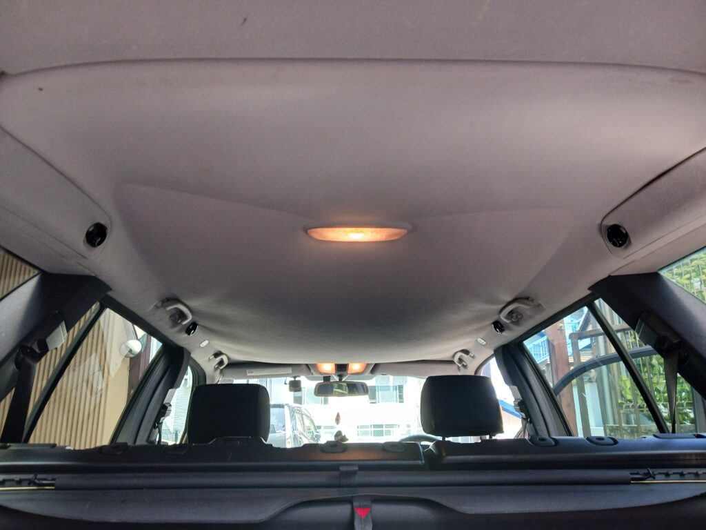 ベンツEクラス天井