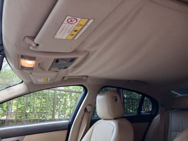 ジャガーXF張替え