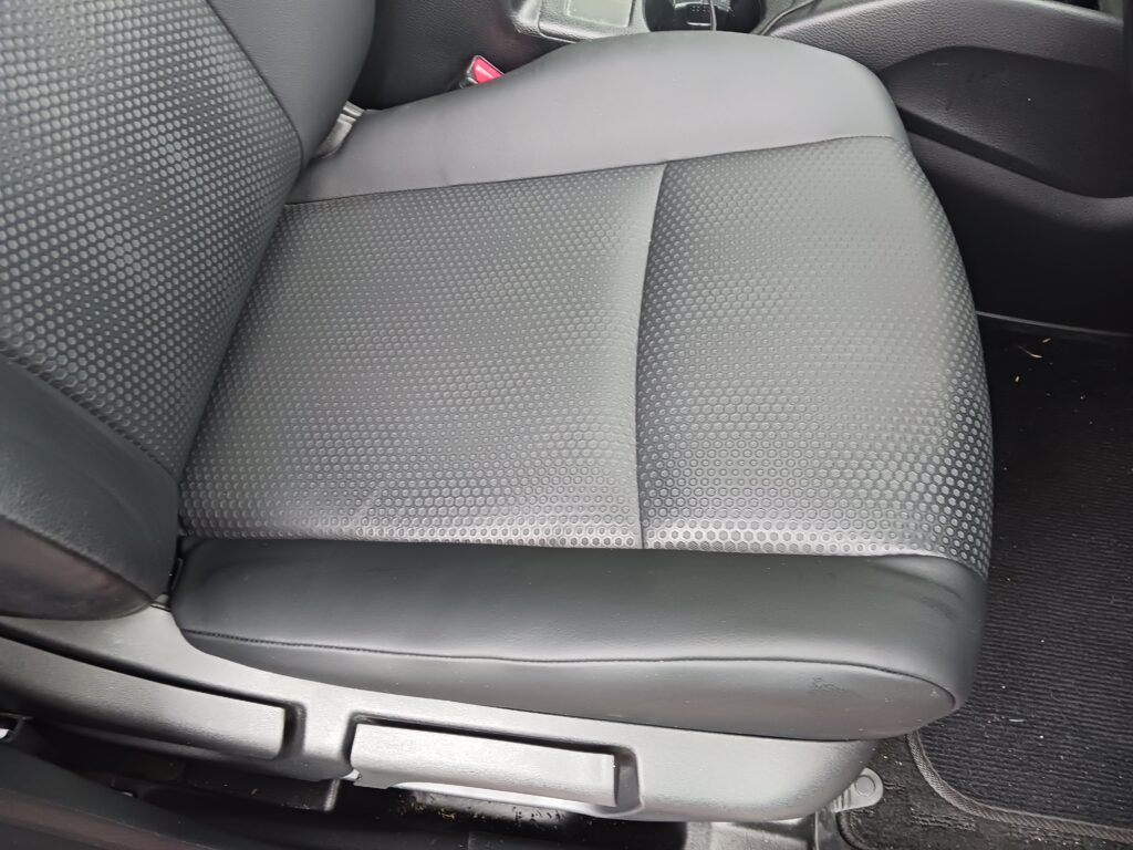 エクストレイル張替え