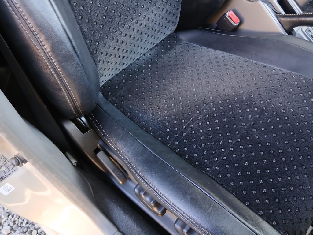 ビニールレザーシート破れ